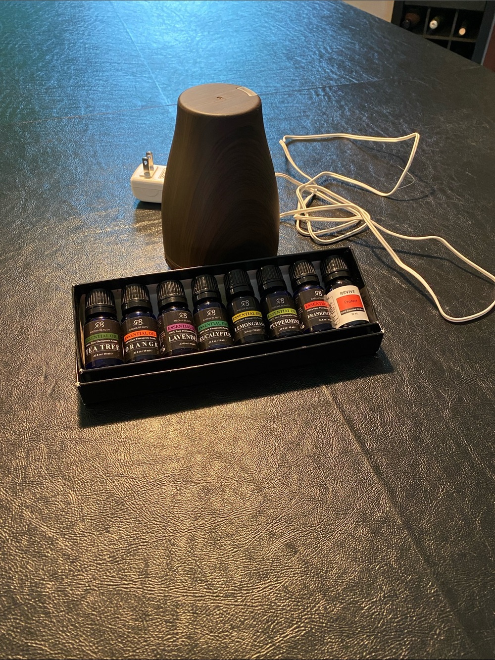 Wood Grain Essential Oil Diffuser with 8-Count Essential Oil Set
